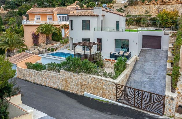 Foto 1 de Casa en venda a calle Zona Encinas de 4 habitacions amb terrassa i piscina