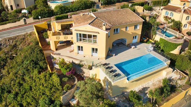 Foto 2 de Casa en venda a calle Adelfas de 5 habitacions amb terrassa i piscina
