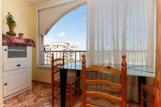 Foto 2 de Pis en venda a Centro - Torrevieja de 3 habitacions amb terrassa i balcó