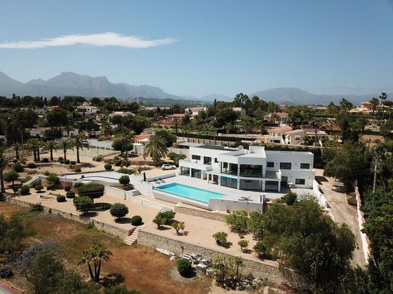 Foto 1 de Chalet en venta en Altea Pueblo de 5 habitaciones con terraza y piscina