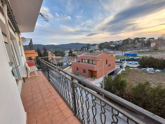 Foto 2 de Pis en venda a Llinars del Valles de 3 habitacions amb balcó i calefacció