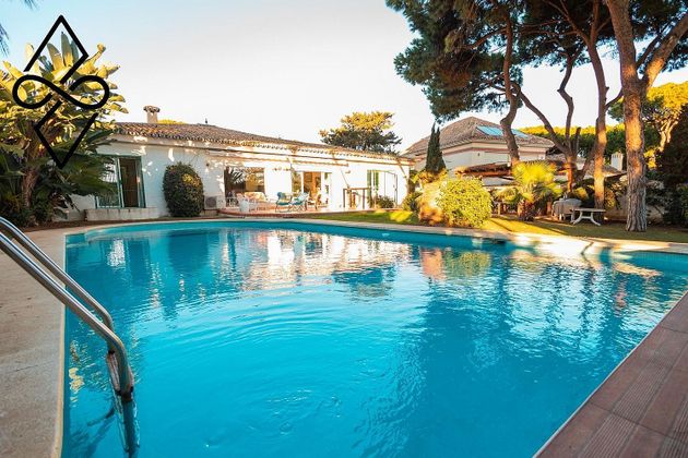 Foto 1 de Venta de chalet en Cabo Pino - Reserva de Marbella de 4 habitaciones con piscina y garaje