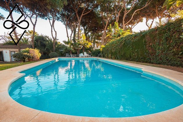 Foto 2 de Venta de chalet en Cabo Pino - Reserva de Marbella de 4 habitaciones con piscina y garaje