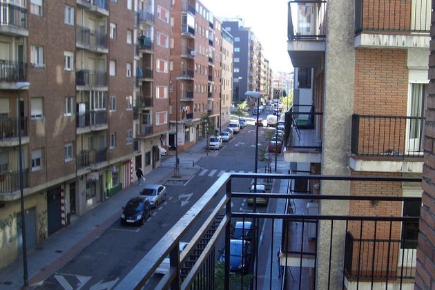 Foto 2 de Pis en venda a Delicias - San Isidro de 3 habitacions amb balcó i calefacció