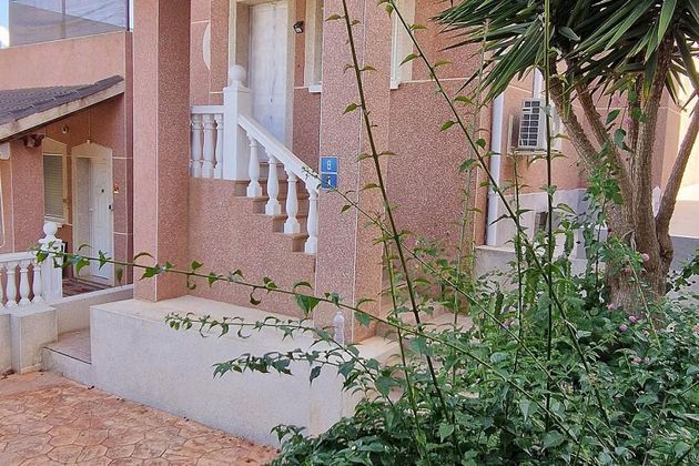 Foto 1 de Casa en venda a calle Cuidad Quesada de 2 habitacions amb terrassa i piscina