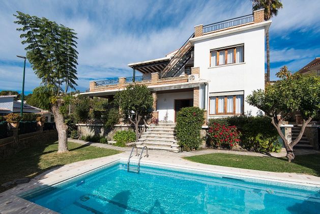 Foto 2 de Xalet en lloguer a El Candado - El Palo de 6 habitacions amb terrassa i piscina