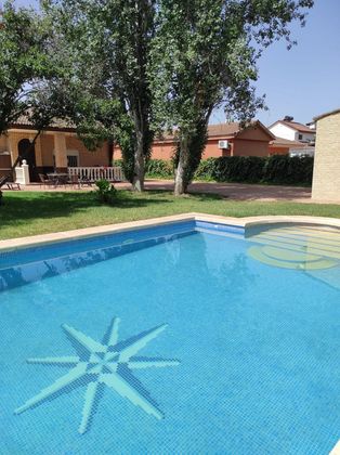 Foto 1 de Chalet en venta en calle Fontanar de Quintos de 4 habitaciones con terraza y piscina