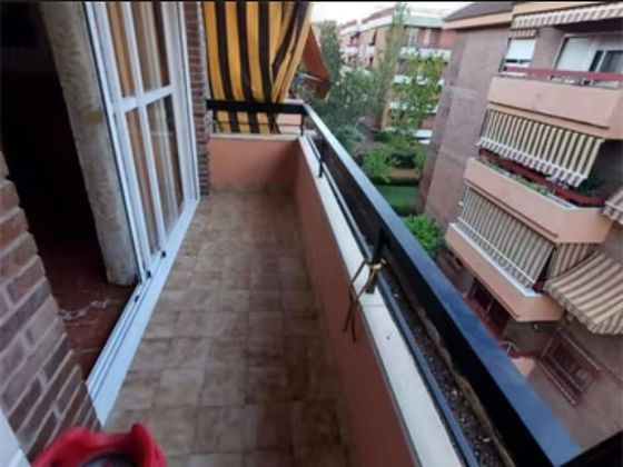 Foto 2 de Pis en venda a calle Escultor Fernández Márquez de 4 habitacions amb terrassa i piscina