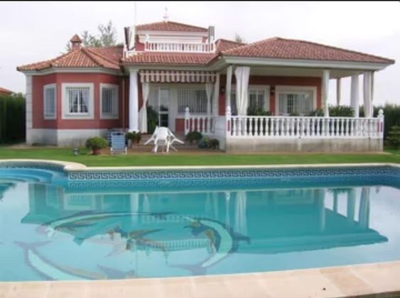 Foto 2 de Venta de chalet en urbanización La Gorgoja de 6 habitaciones con terraza y piscina