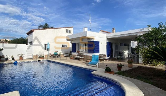 Foto 1 de Chalet en venta en Calafat de 4 habitaciones con terraza y piscina