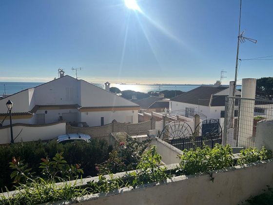 Foto 2 de Venta de chalet en Moguer de 5 habitaciones con terraza y jardín