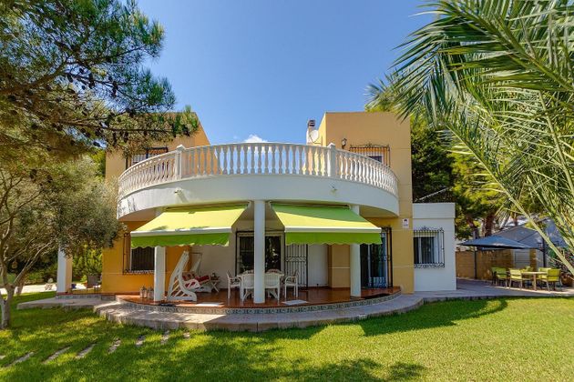 Foto 2 de Xalet en venda a Playa Flamenca - Punta Prima de 7 habitacions amb terrassa i piscina
