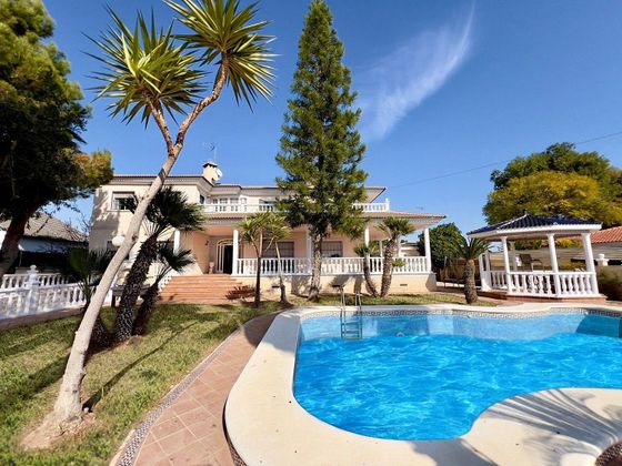 Foto 1 de Venta de chalet en Los Girasoles de 7 habitaciones con terraza y piscina