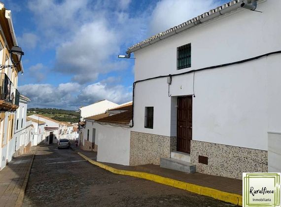 Foto 1 de Casa en venda a Castilblanco de los Arroyos de 5 habitacions i 269 m²