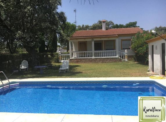 Foto 1 de Xalet en venda a Castilblanco de los Arroyos de 3 habitacions amb piscina i garatge