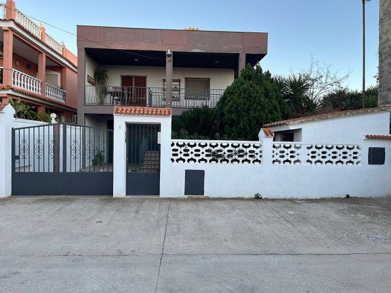 Foto 1 de Chalet en venta en Zona Papa Luna - Platja del Gurugú de 3 habitaciones con terraza y garaje