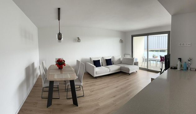 Foto 2 de Piso en venta en Amanecer - L'Olivera de 3 habitaciones con terraza y piscina
