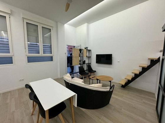 Foto 2 de Dúplex en alquiler en calle De Florencio Llorente de 2 habitaciones con terraza y muebles