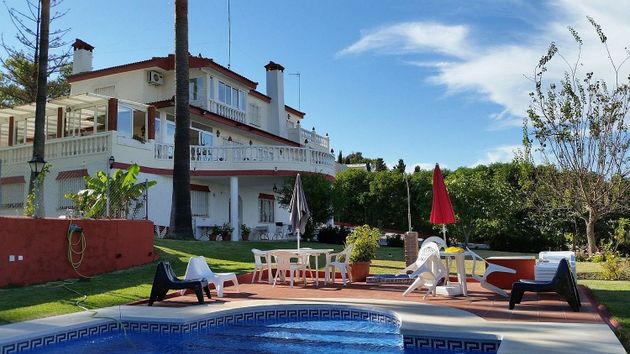 Foto 2 de Venta de chalet en Churriana de 11 habitaciones con terraza y piscina