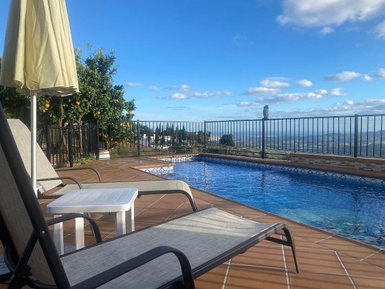 Foto 1 de Casa en lloguer a Viñuela de 2 habitacions amb terrassa i piscina