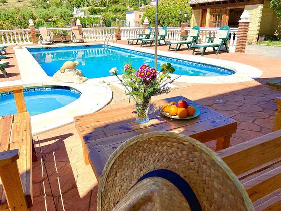 Foto 1 de Casa en lloguer a Alcaucín de 4 habitacions amb terrassa i piscina