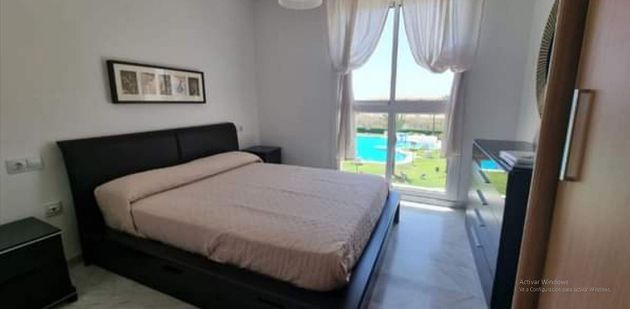 Foto 1 de Piso en alquiler en paseo Carmen Sevilla de 2 habitaciones con terraza y piscina