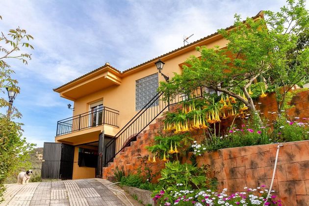Foto 1 de Casa en venda a Castellví de Rosanes de 3 habitacions amb terrassa i garatge