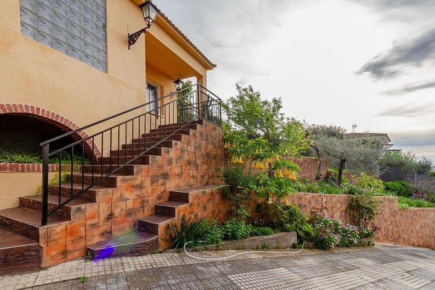 Foto 2 de Casa en venda a Castellví de Rosanes de 3 habitacions amb terrassa i garatge