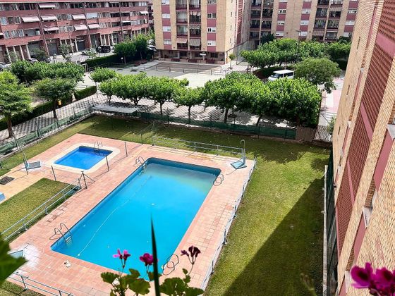 Foto 1 de Pis en venda a Campclar de 4 habitacions amb piscina i balcó