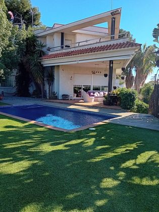 Foto 2 de Xalet en venda a urbanización Residencial Estrelles de 3 habitacions amb piscina i jardí