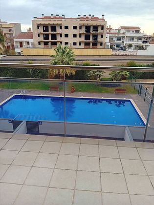 Foto 1 de Venta de piso en calle Marina de 2 habitaciones con terraza y piscina