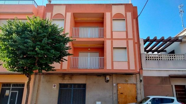 Foto 1 de Casa adossada en venda a calle La Safor de 4 habitacions amb terrassa i balcó