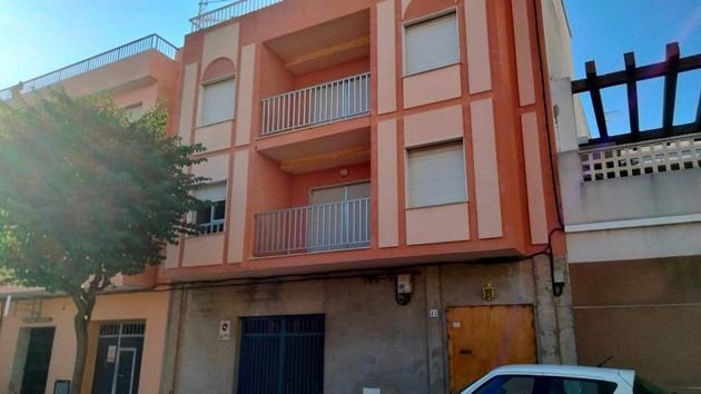 Foto 2 de Casa adossada en venda a calle La Safor de 4 habitacions amb terrassa i balcó