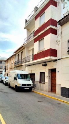Foto 2 de Casa adossada en venda a calle Gandia de 7 habitacions amb terrassa i garatge