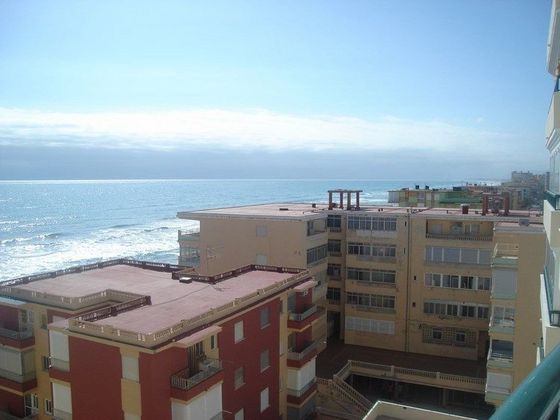 Foto 2 de Piso en venta en calle Joanot Martorell de 3 habitaciones con terraza y piscina