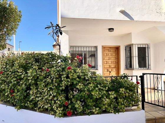 Foto 2 de Casa adossada en venda a Pueblo Latino de 2 habitacions amb terrassa i garatge