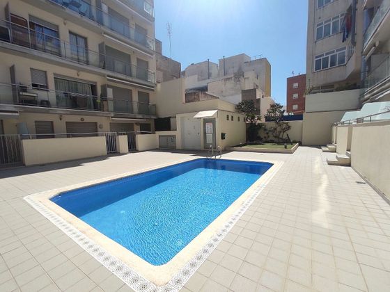 Foto 1 de Venta de piso en calle De la Mare de Déu de Montserrat de 1 habitación con piscina y garaje