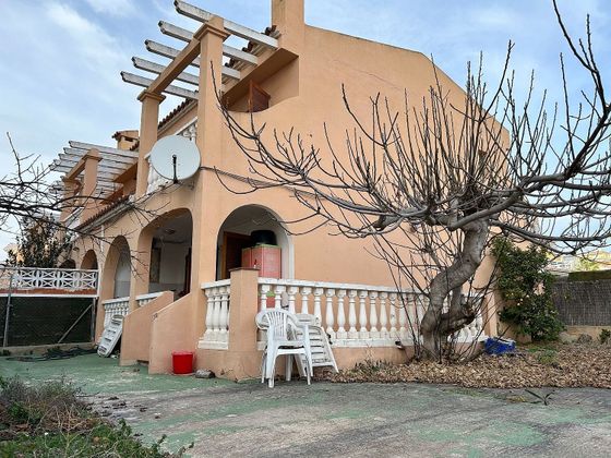 Foto 2 de Casa adossada en venda a Playa norte de 3 habitacions amb terrassa i jardí