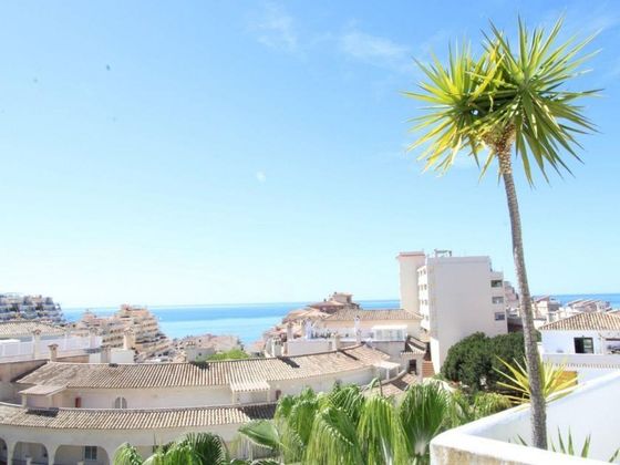 Foto 1 de Àtic en venda a calle Almuñécar de 2 habitacions amb terrassa i piscina