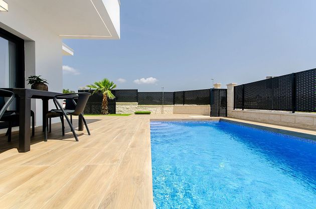 Foto 2 de Venta de chalet en Orihuela ciudad de 3 habitaciones con terraza y piscina
