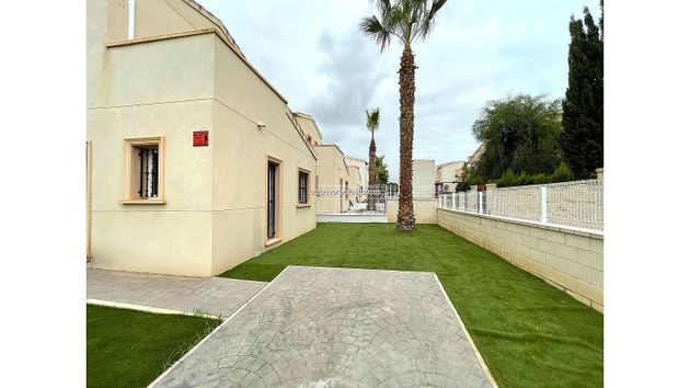 Foto 2 de Xalet en lloguer a Urbanizaciones de 3 habitacions amb piscina i jardí