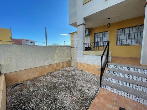 Foto 1 de Casa en lloguer a Orihuela ciudad de 2 habitacions amb terrassa i piscina