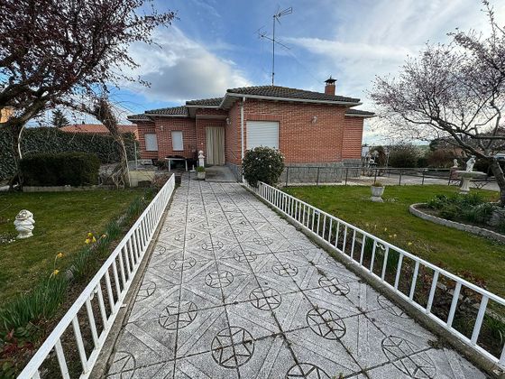Foto 1 de Xalet en venda a Pelabravo de 4 habitacions amb terrassa i jardí