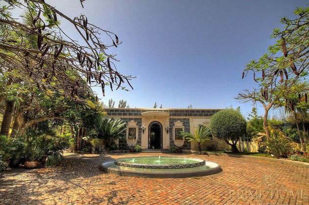 Foto 1 de Xalet en venda a San Bartolomé de Tirajana interior de 9 habitacions amb piscina i jardí