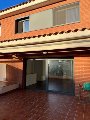 Foto 1 de Casa en venta en Sant Vicenç de Montalt de 5 habitaciones con terraza y piscina