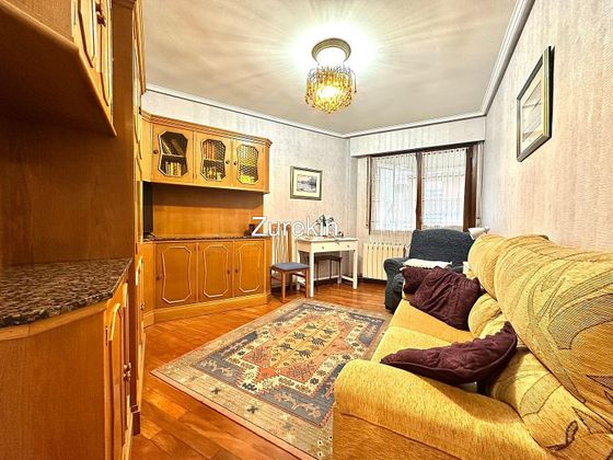 Foto 1 de Pis en venda a Basauri de 4 habitacions amb terrassa i calefacció