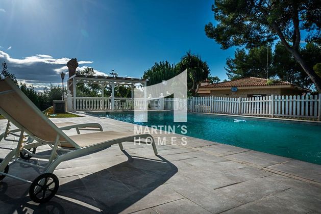 Foto 2 de Chalet en venta en Picassent de 5 habitaciones con terraza y piscina