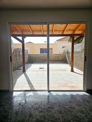 Foto 2 de Casa adossada en venda a Las Chafiras de 3 habitacions amb terrassa i garatge