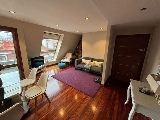 Foto 2 de Dúplex en venda a Centro - Desierto - Arrontegi de 3 habitacions amb terrassa i balcó