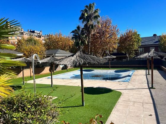 Foto 2 de Pis en venda a calle Vega de la Moraleja de 3 habitacions amb terrassa i piscina